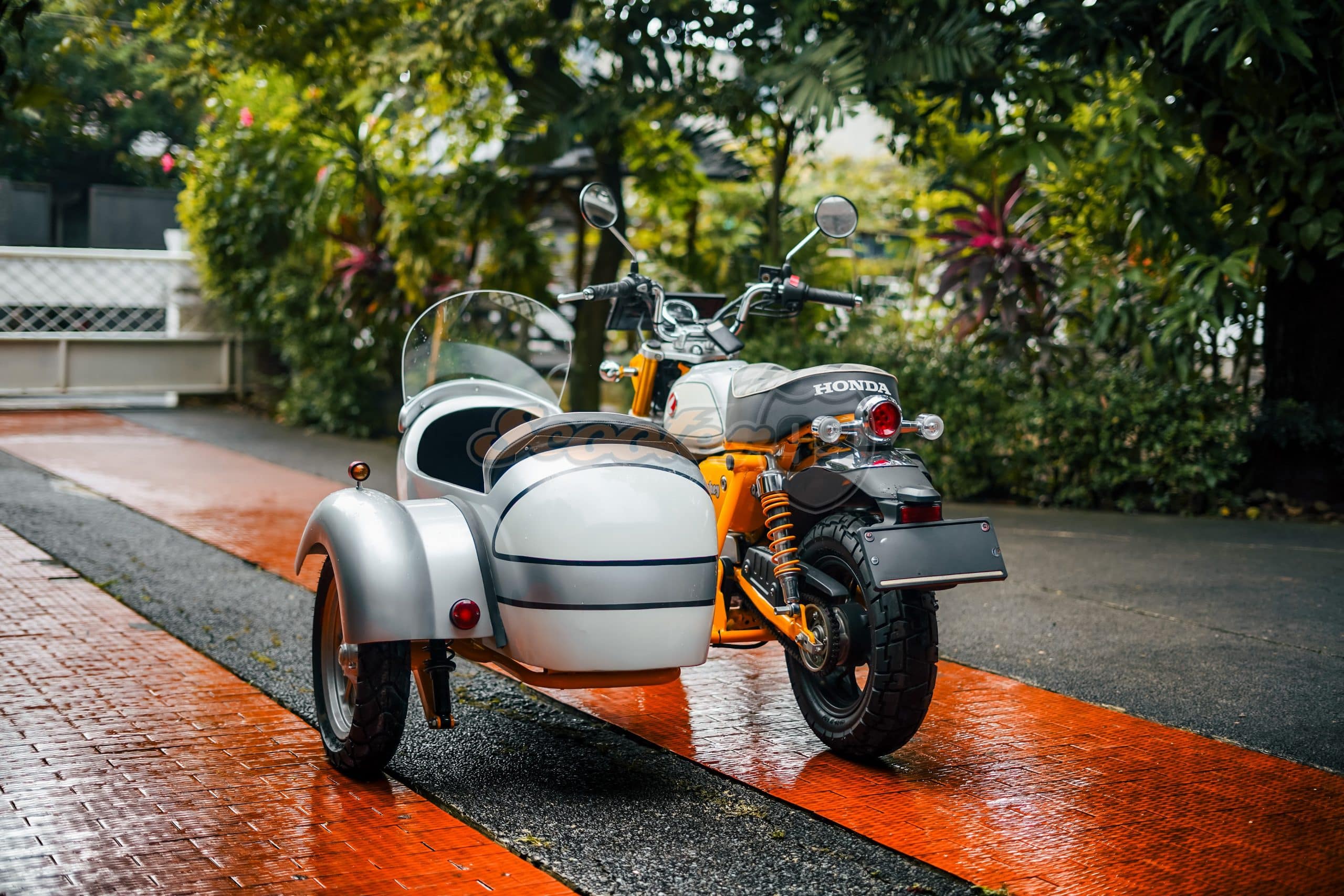 Honda Monkey 125 with Sidecar – Compact Adventure Meets Classic Style 5