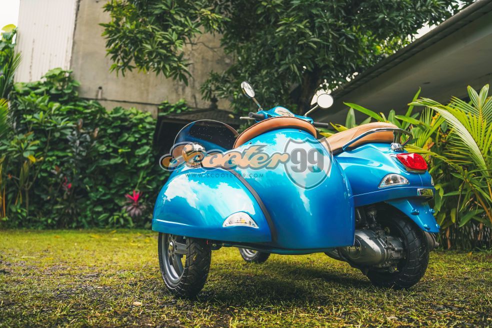 Vespa LX150 Blue Sidecar 1